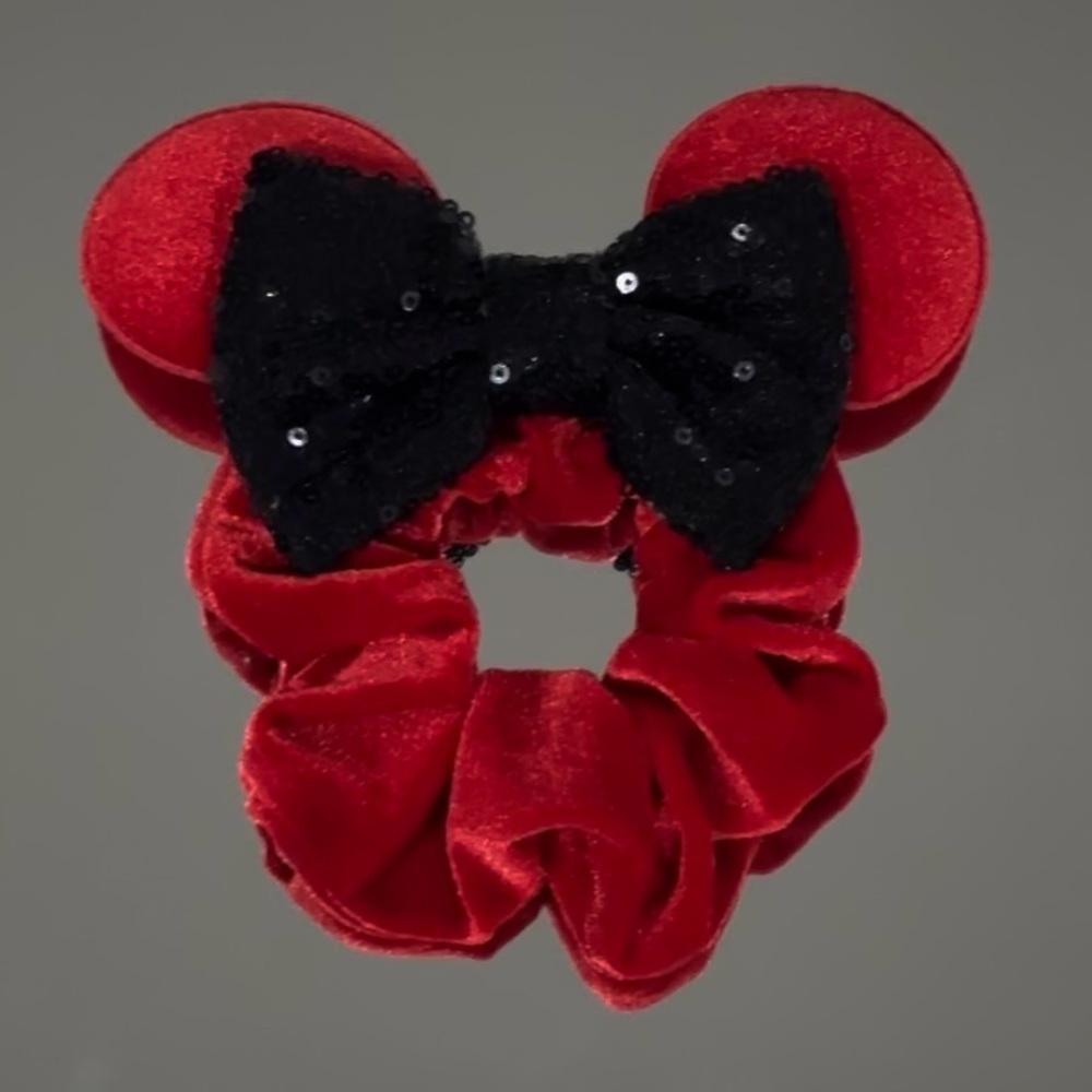 NWOT Red and Black Minni Mouse Scrunchies